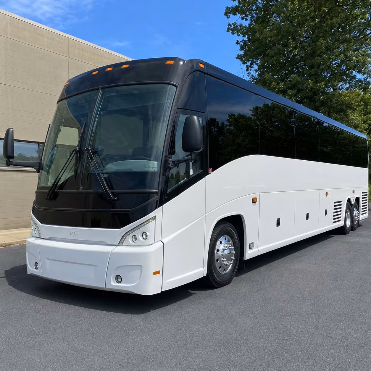 coachbusgreensboro com makes long distance school and university travel out of greensboro simple